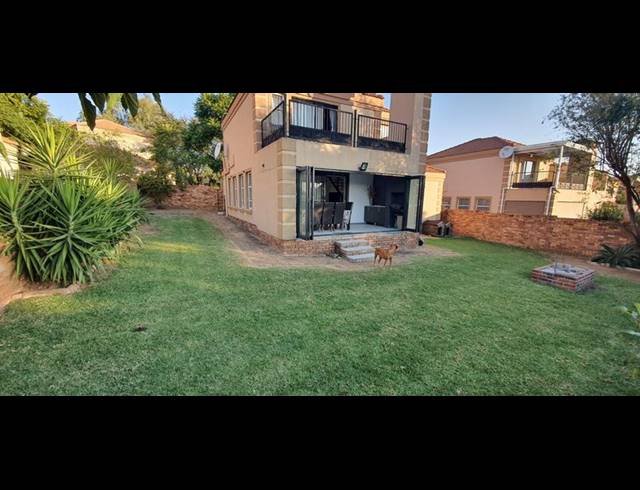 3 BEDROOM TOWNHOUSE FOR SALE IN KYALAMI HILLS